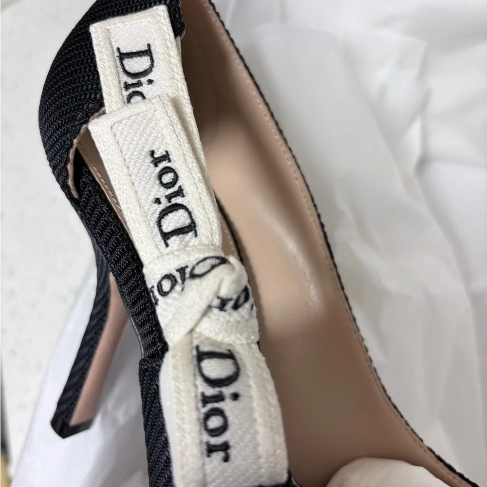 J'Adior Pump - Picture 2 of 8